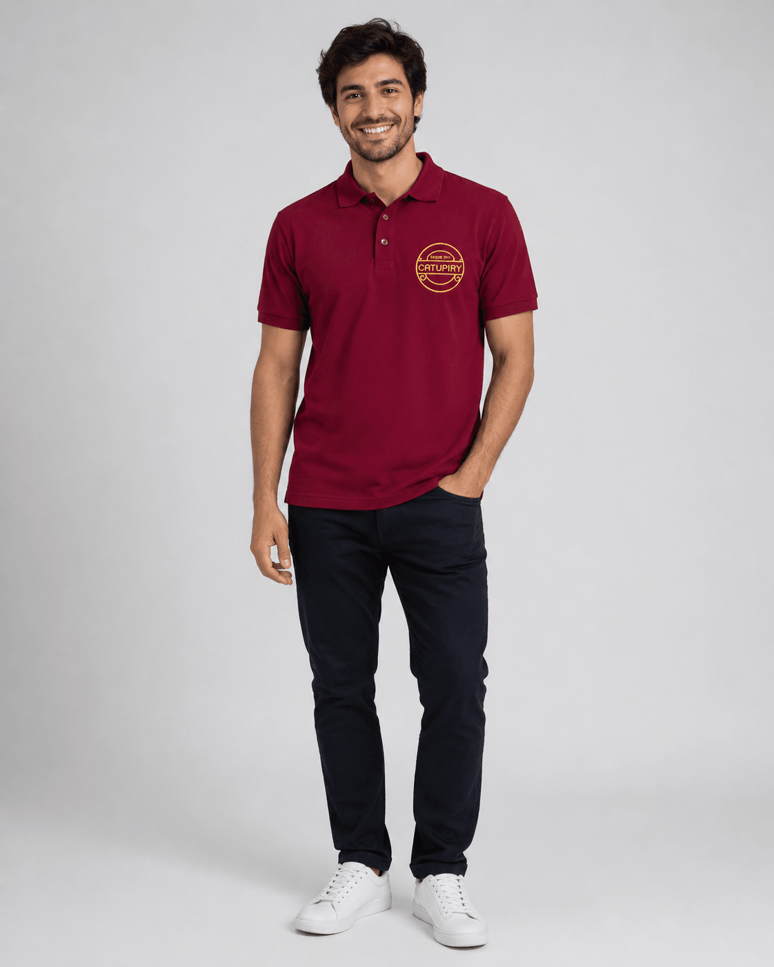 Polo em piquet com bordado